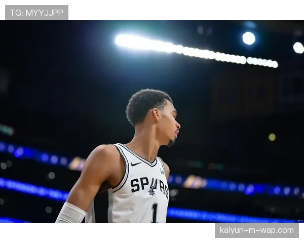 马刺第三节40-28攻击波:文班亚马封盖后快攻暴扣提振士气